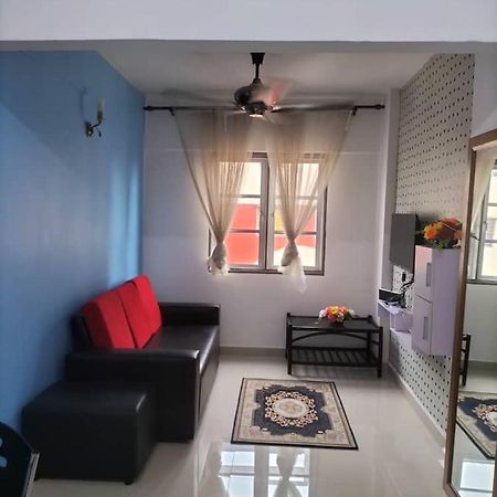 Homestay Pangsapuri Sutera Seberang Jaya Kampong Telok  Exterior photo
