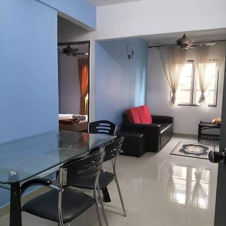 Homestay Pangsapuri Sutera Seberang Jaya Kampong Telok  Exterior photo